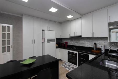 Casa à venda com 131m², 3 quartos e 2 vagas Casa à venda com 131m², 3 quartos e 2 vagasCozinha