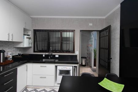 Casa à venda com 131m², 3 quartos e 2 vagas Casa à venda com 131m², 3 quartos e 2 vagasCozinha