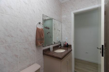 Casa à venda com 131m², 3 quartos e 2 vagas Casa à venda com 131m², 3 quartos e 2 vagasBanheiro Social