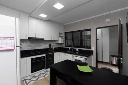 Casa à venda com 131m², 3 quartos e 2 vagas Casa à venda com 131m², 3 quartos e 2 vagasCozinha