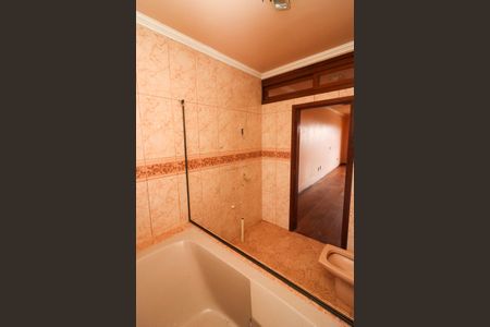 Casa à venda com 200m², 3 quartos e 2 vagasBanheiro da Suíte