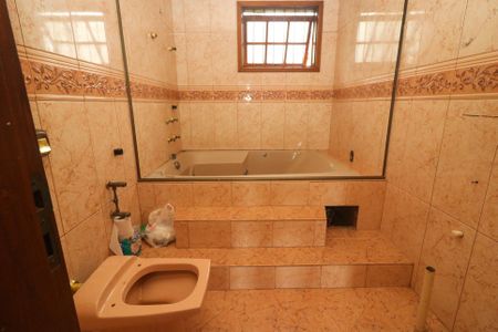 Casa à venda com 200m², 3 quartos e 2 vagasBanheiro da Suíte