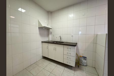 Cozinha de apartamento para alugar com 3 quartos, 62m² em Santa Monica, Belo Horizonte