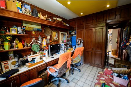 Casa à venda com 640m², 8 quartos e 3 vagas Casa à venda com 640m², 8 quartos e 3 vagasQuarto 2