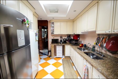 Casa à venda com 640m², 8 quartos e 3 vagas Casa à venda com 640m², 8 quartos e 3 vagasCozinha