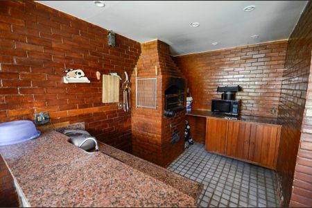 Casa à venda com 640m², 8 quartos e 3 vagas Casa à venda com 640m², 8 quartos e 3 vagasChurrasqueira