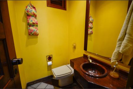 Casa à venda com 640m², 8 quartos e 3 vagas Casa à venda com 640m², 8 quartos e 3 vagasLavabo 2
