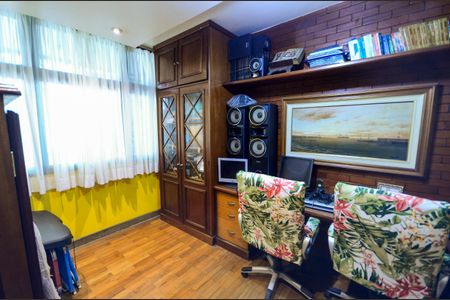 Casa à venda com 640m², 8 quartos e 3 vagas Casa à venda com 640m², 8 quartos e 3 vagasQuarto 1