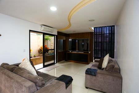 Casa de condomínio à venda com 293m², 3 quartos e 5 vagasSala