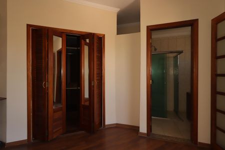 Casa à venda com 147m², 3 quartos e 2 vagasSuíte