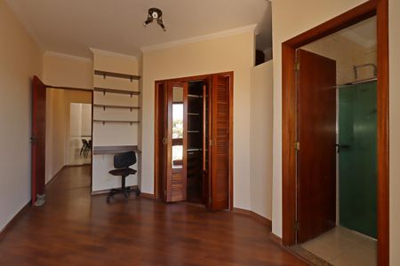 Casa à venda com 147m², 3 quartos e 2 vagasSuíte