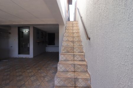 Casa à venda com 147m², 3 quartos e 2 vagasEscada