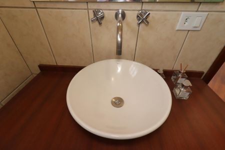 Casa à venda com 147m², 3 quartos e 2 vagasBanheiro da Suíte - Pia