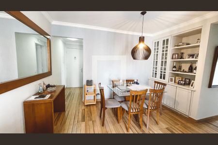 Apartamento à venda com 67m², 2 quartos e 1 vagaSala