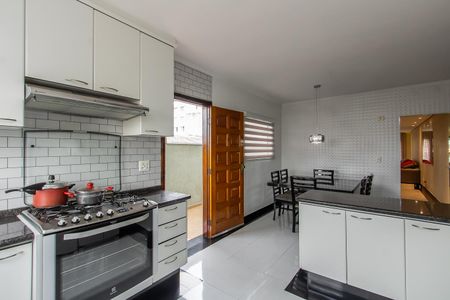 Casa à venda com 140m², 3 quartos e 5 vagas Casa à venda com 140m², 3 quartos e 5 vagasCozinha