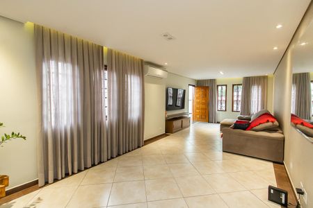 Casa à venda com 140m², 3 quartos e 5 vagas Casa à venda com 140m², 3 quartos e 5 vagasSala