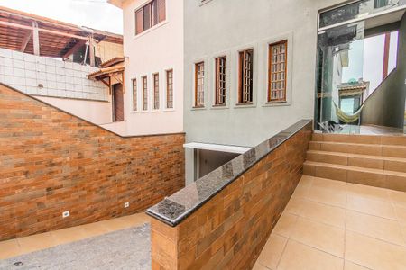 Casa à venda com 140m², 3 quartos e 5 vagas Casa à venda com 140m², 3 quartos e 5 vagasEntrada