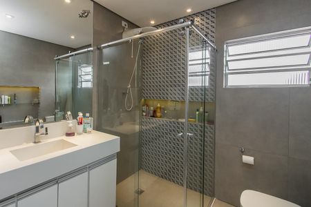 Casa à venda com 140m², 3 quartos e 5 vagas Casa à venda com 140m², 3 quartos e 5 vagasBanheiro da Suíte