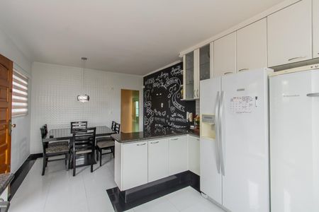 Casa à venda com 140m², 3 quartos e 5 vagas Casa à venda com 140m², 3 quartos e 5 vagasCozinha