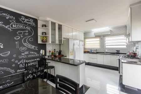 Casa à venda com 140m², 3 quartos e 5 vagas Casa à venda com 140m², 3 quartos e 5 vagasCozinha