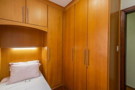 Casa à venda com 140m², 3 quartos e 5 vagas Casa à venda com 140m², 3 quartos e 5 vagasQuarto 2