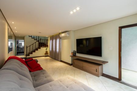 Casa à venda com 140m², 3 quartos e 5 vagas Casa à venda com 140m², 3 quartos e 5 vagasSala