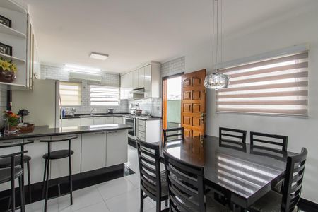 Casa à venda com 140m², 3 quartos e 5 vagas Casa à venda com 140m², 3 quartos e 5 vagasCozinha