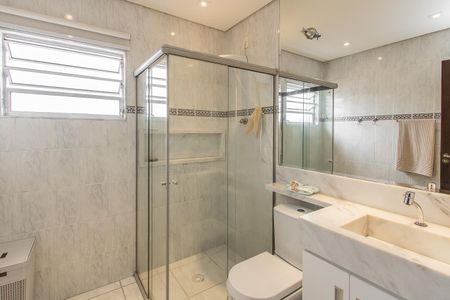 Casa à venda com 140m², 3 quartos e 5 vagas Casa à venda com 140m², 3 quartos e 5 vagasBanheiro