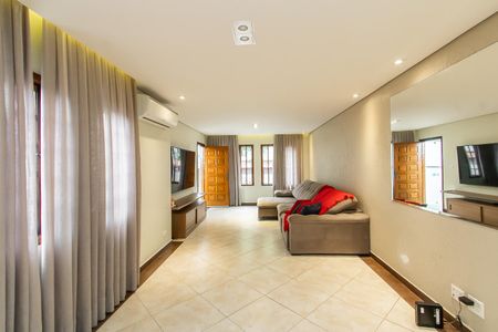 Casa à venda com 140m², 3 quartos e 5 vagas Casa à venda com 140m², 3 quartos e 5 vagasSala