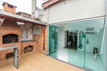 Casa à venda com 140m², 3 quartos e 5 vagas Casa à venda com 140m², 3 quartos e 5 vagasÁrea comum - Churrasqueira