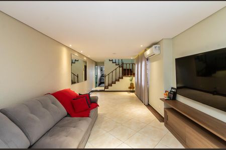 Casa à venda com 140m², 3 quartos e 5 vagas Casa à venda com 140m², 3 quartos e 5 vagasSala