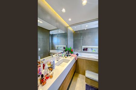 Apartamento à venda com 135m², 3 quartos e 3 vagasBanheiro da Suíte 2