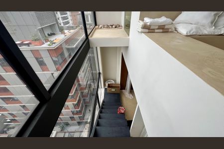 Apartamento para alugar com 66m², 1 quarto e 2 vagas Apartamento para alugar com 66m², 1 quarto e 2 vagasEscada