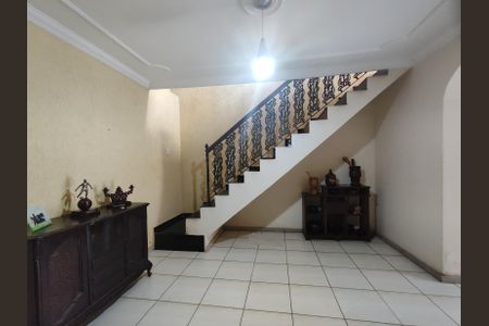 Casa à venda com 502m², 5 quartos e 4 vagasEscada