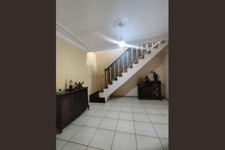 Casa à venda com 502m², 5 quartos e 4 vagasEscada