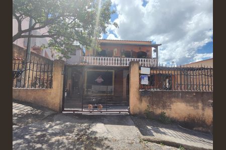 Casa à venda com 502m², 5 quartos e 4 vagasFachada e Placa