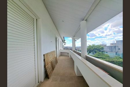 Casa para alugar com 350m², 3 quartos e 8 vagas Casa para alugar com 350m², 3 quartos e 8 vagasSacada