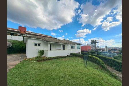 Casa para alugar com 350m², 3 quartos e 8 vagas Casa para alugar com 350m², 3 quartos e 8 vagasFachada