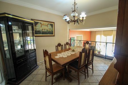 Casa à venda com 360m², 3 quartos e 6 vagasSala