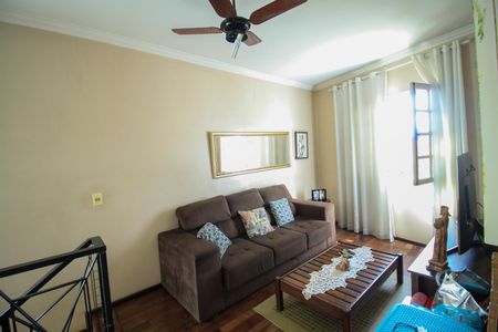 Casa à venda com 360m², 3 quartos e 6 vagasSala de TV