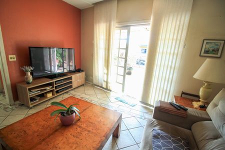 Casa à venda com 360m², 3 quartos e 6 vagasSala