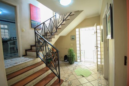Casa à venda com 360m², 3 quartos e 6 vagasEscada da Sala
