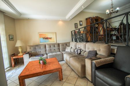 Casa à venda com 360m², 3 quartos e 6 vagasSala