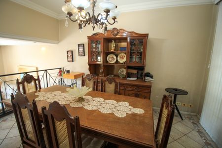 Casa à venda com 360m², 3 quartos e 6 vagasSala