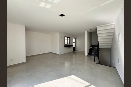 Casa à venda com 206m², 3 quartos e 2 vagas Casa à venda com 206m², 3 quartos e 2 vagasSala