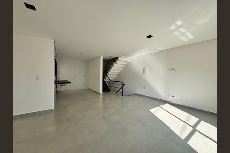 Casa à venda com 206m², 3 quartos e 2 vagas Casa à venda com 206m², 3 quartos e 2 vagasSala