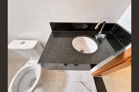 Casa à venda com 206m², 3 quartos e 2 vagas Casa à venda com 206m², 3 quartos e 2 vagasBanheiro
