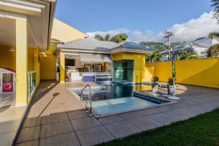 Casa de condomínio para alugar com 600m², 6 quartos e 4 vagasÁrea comum - Piscina