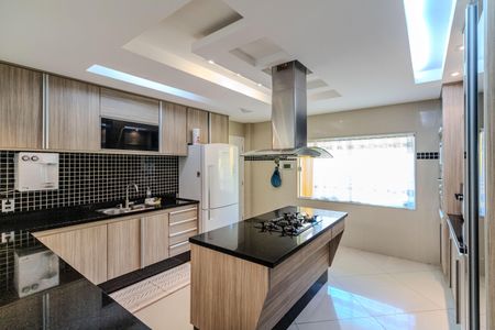 Casa de condomínio para alugar com 600m², 6 quartos e 4 vagasCozinha