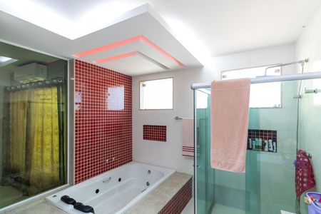 Casa de condomínio para alugar com 600m², 6 quartos e 4 vagasBanheiro Suíte 1